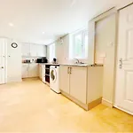 Cheltenham Central Apartment, Parking, Close Bars & Restaurants