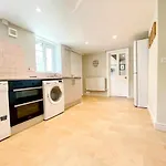 Cheltenham Central Apartment, Parking, Close Bars & Restaurants