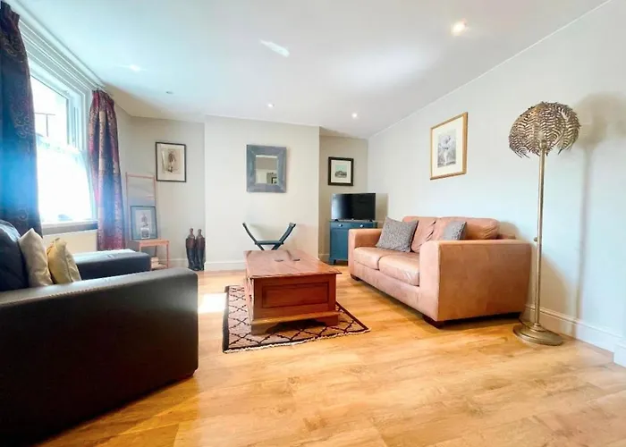 Cheltenham Central Apartment, Parking, Close Bars & Restaurants